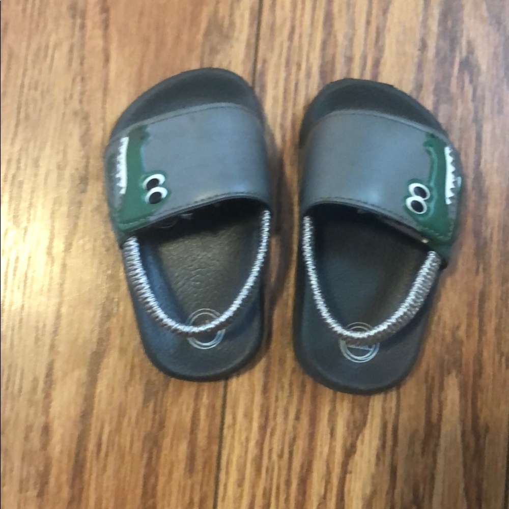 Size 4 alligator sandals
